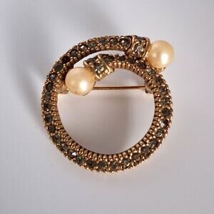 Vintage Rhinestone Swirl Brooch Smokey Gray Faux Pearl Gold Tone Safety Clasp